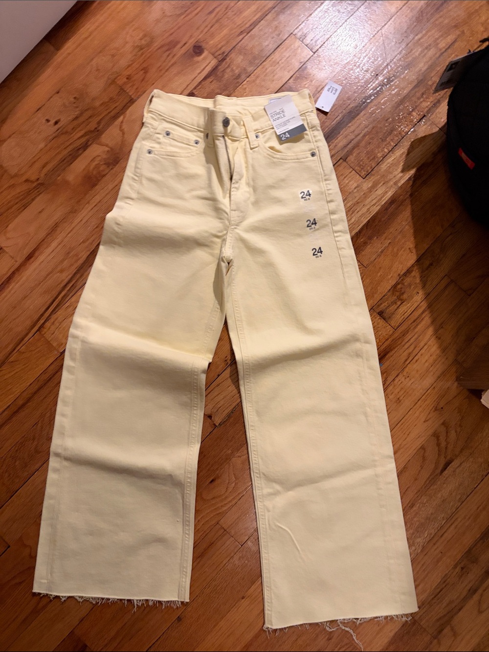 GAP Wide-Leg Jeans in Pale Yellow